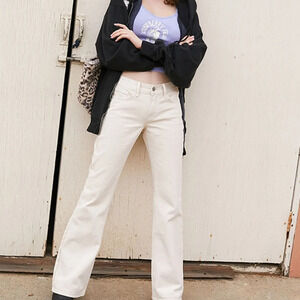 Brandy Melville J. Galt Brielle Bootcut Low Rise Jeans. Cream. Size small